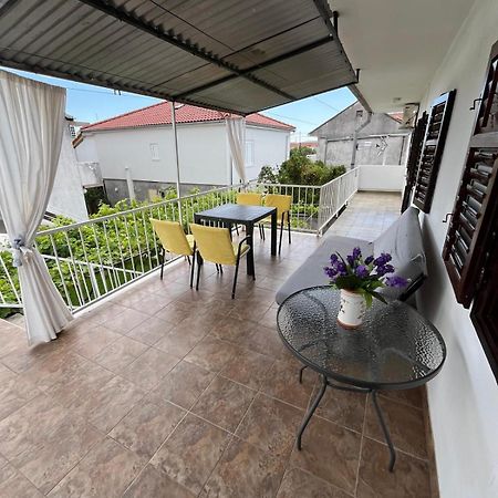 Apartmani Ana Juricev Vodice Esterno foto