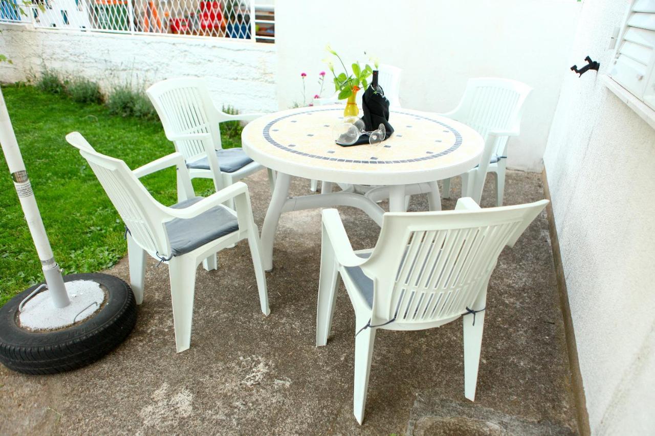 Apartmani Ana Juricev Vodice Esterno foto