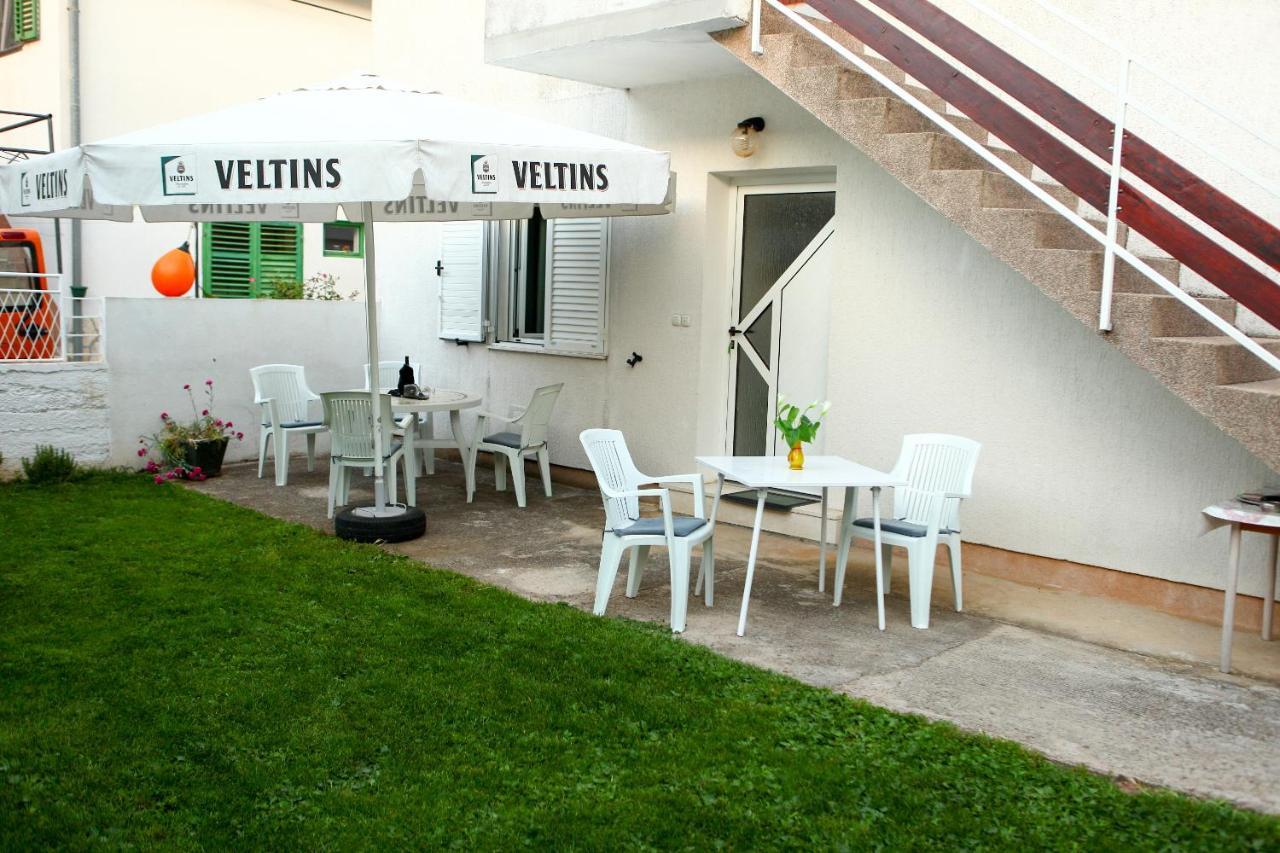 Apartmani Ana Juricev Vodice Esterno foto