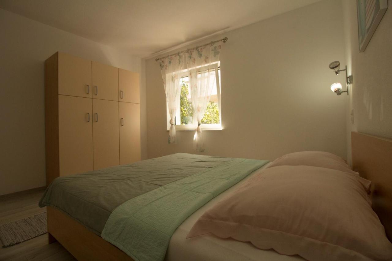 Apartmani Ana Juricev Vodice Esterno foto