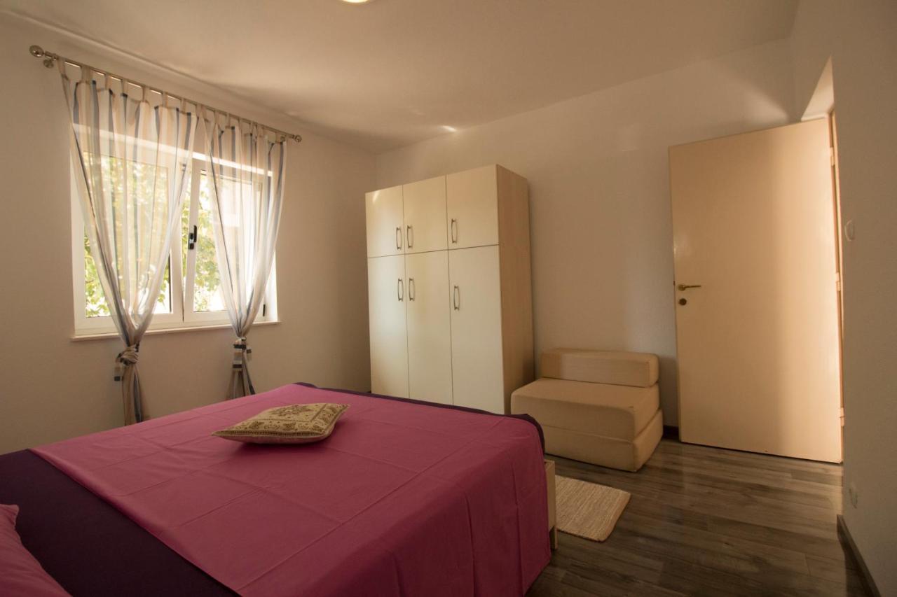 Apartmani Ana Juricev Vodice Esterno foto