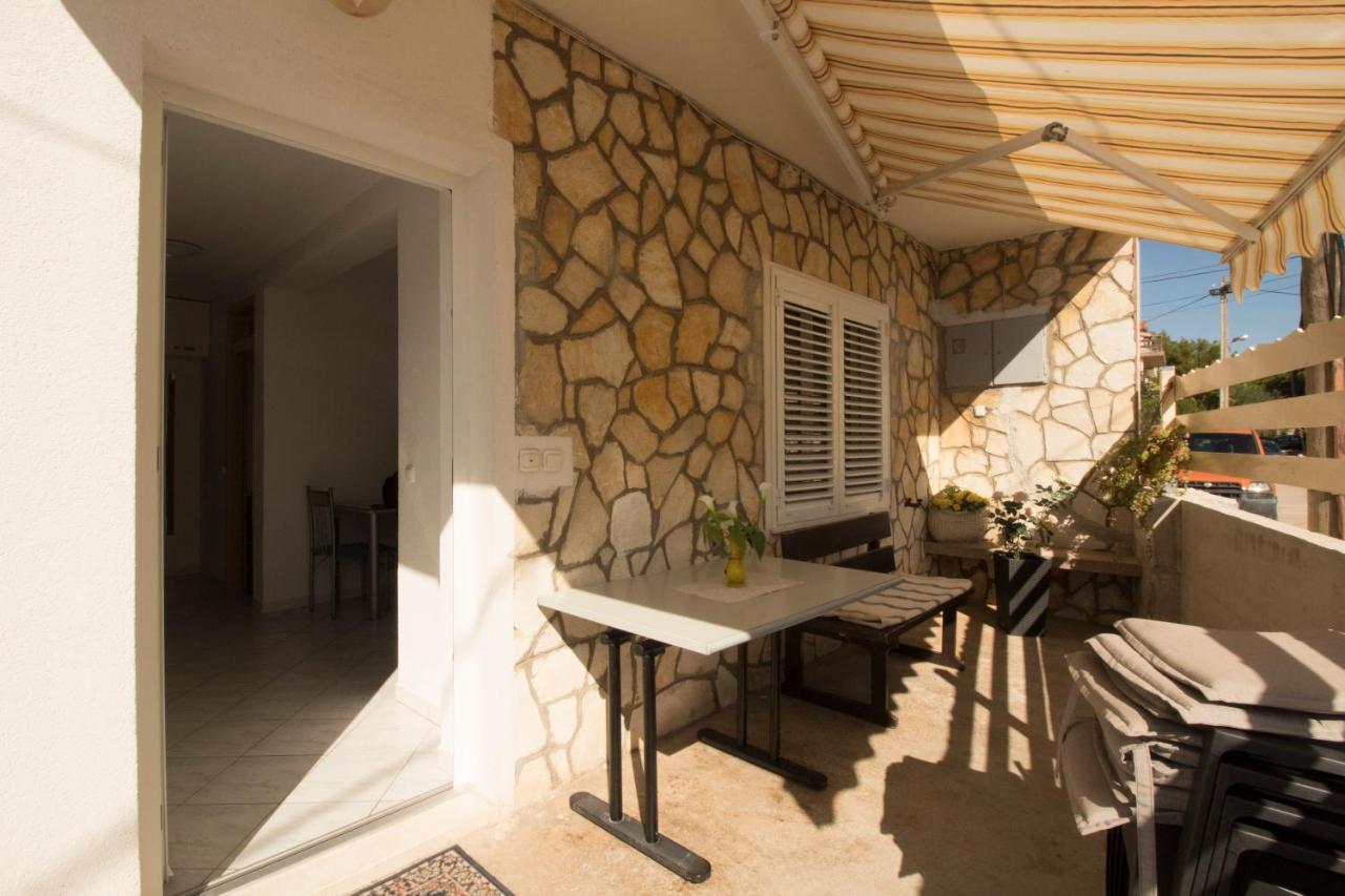Apartmani Ana Juricev Vodice Esterno foto