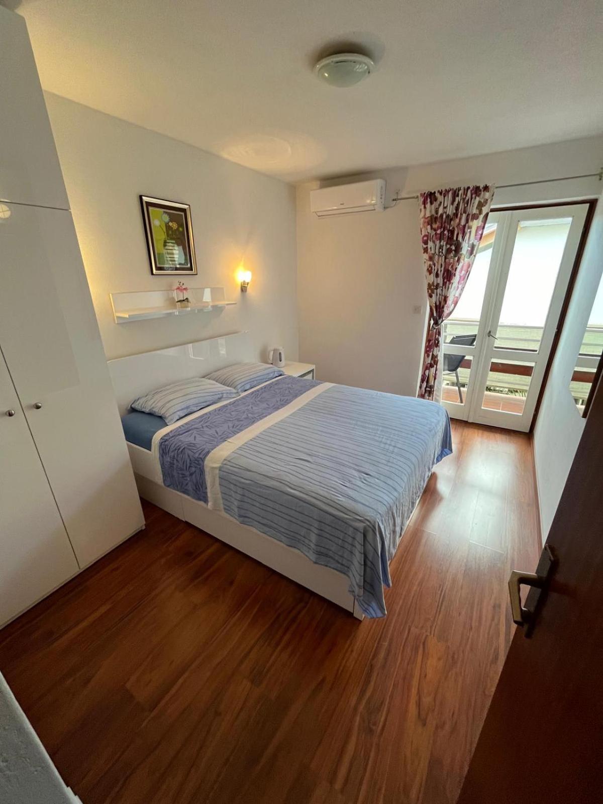 Apartmani Ana Juricev Vodice Esterno foto