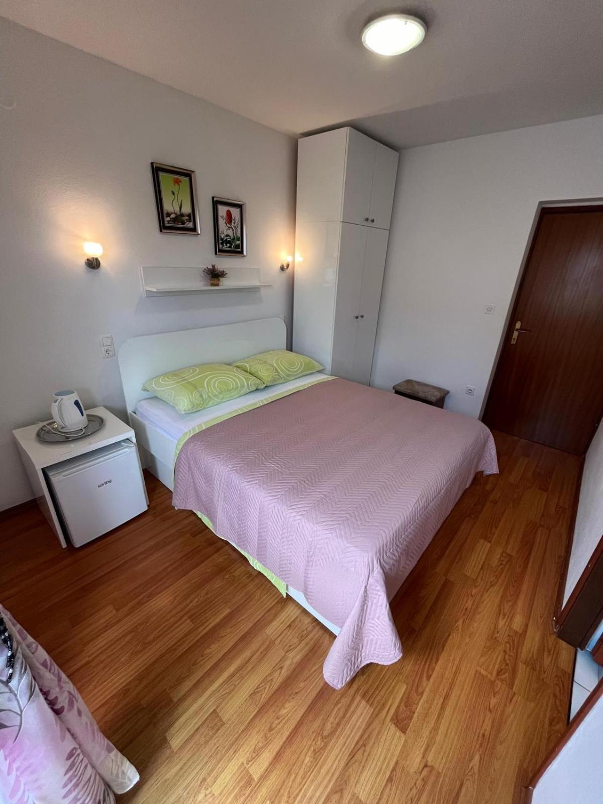 Apartmani Ana Juricev Vodice Esterno foto