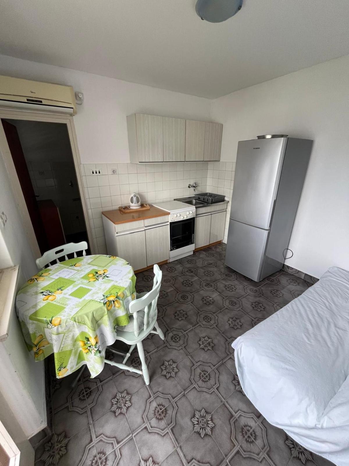 Apartmani Ana Juricev Vodice Esterno foto