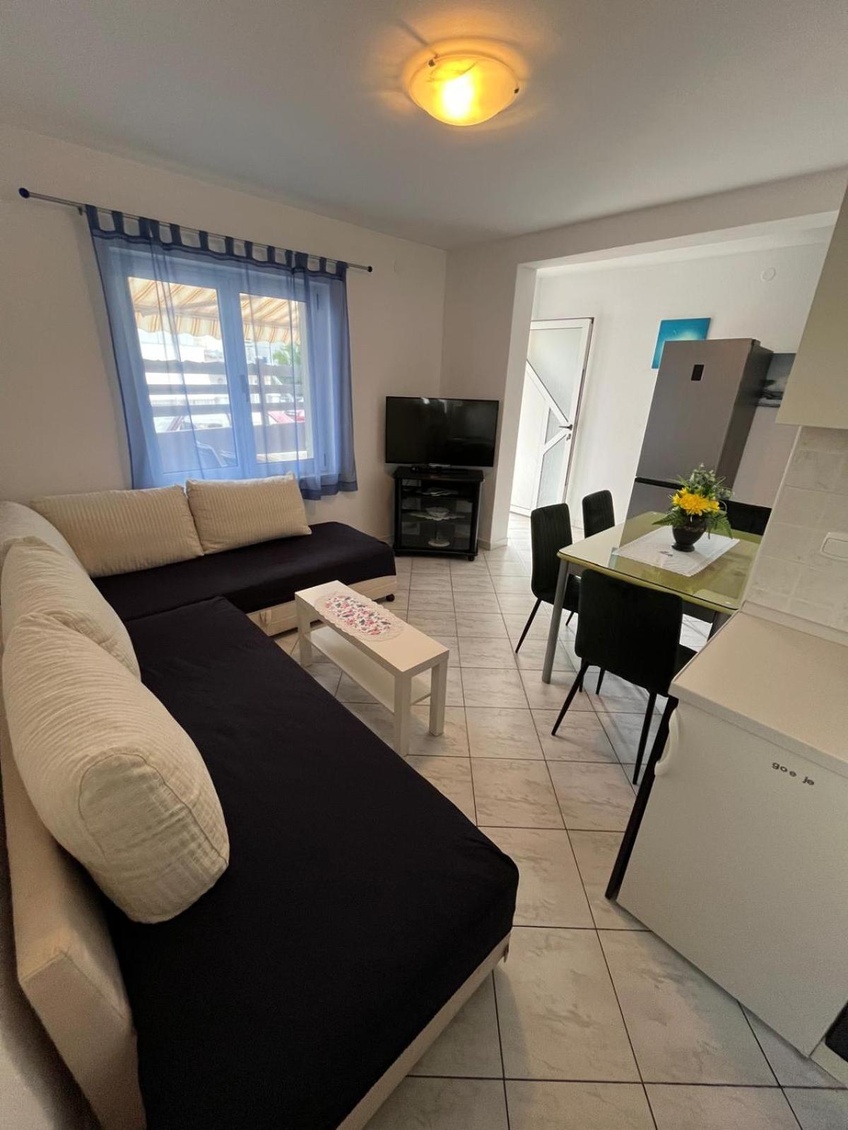 Apartmani Ana Juricev Vodice Esterno foto