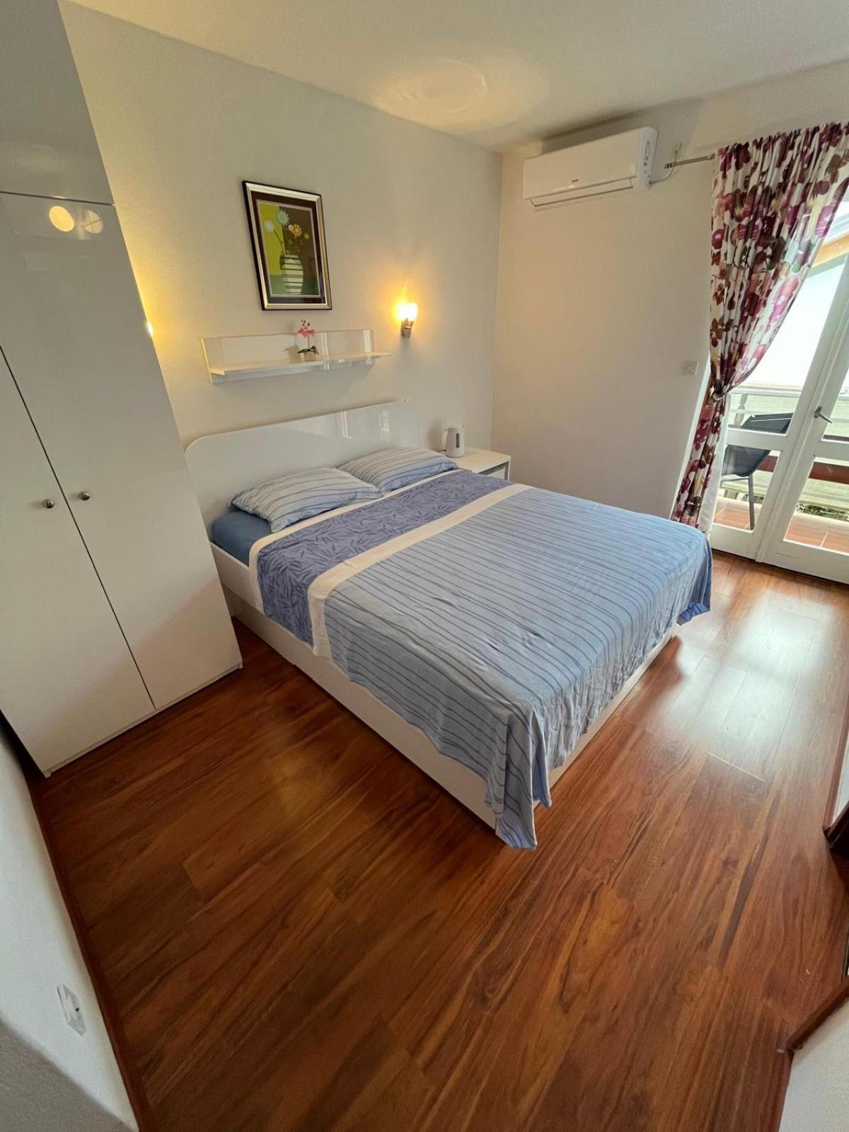Apartmani Ana Juricev Vodice Esterno foto