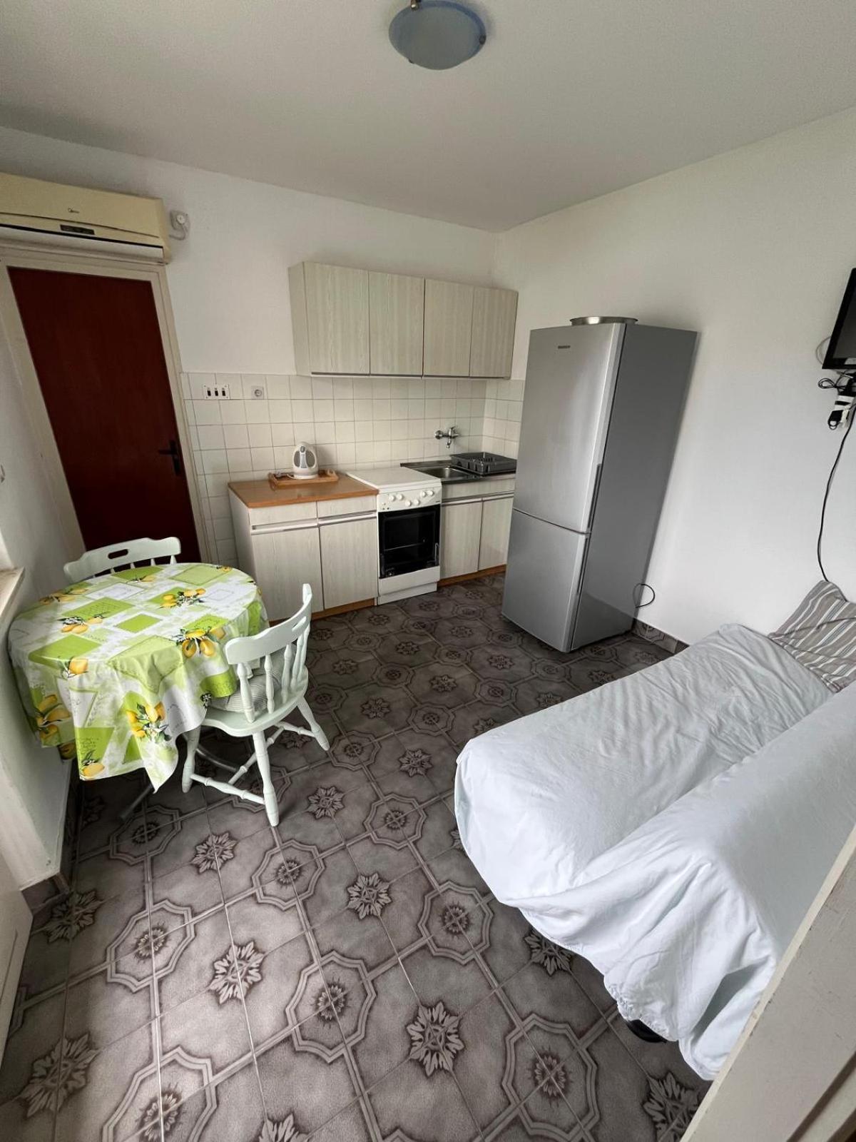 Apartmani Ana Juricev Vodice Esterno foto
