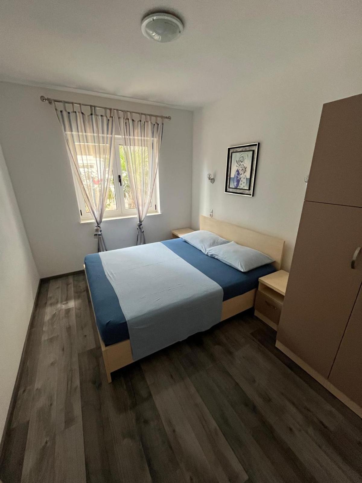 Apartmani Ana Juricev Vodice Esterno foto
