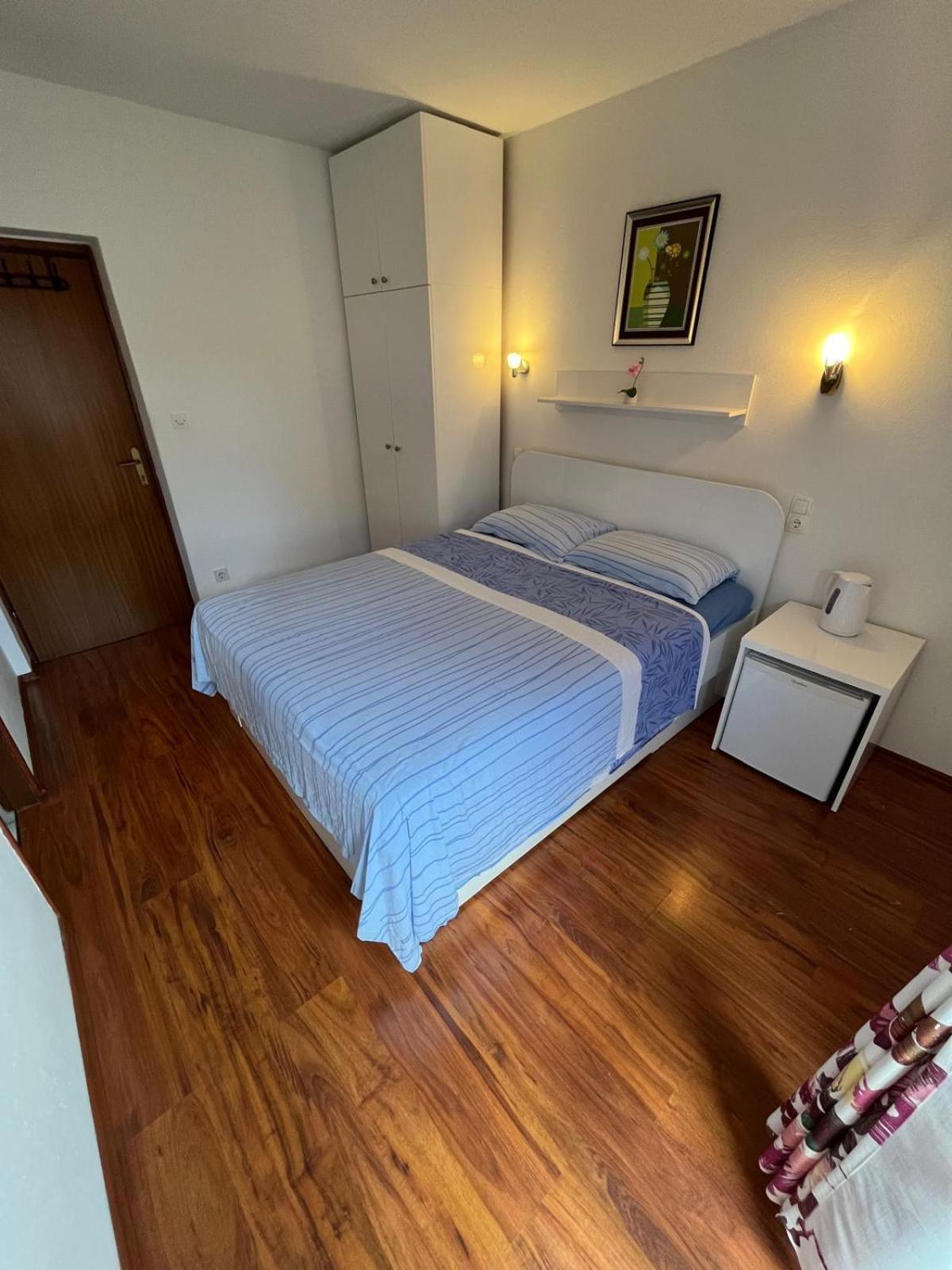 Apartmani Ana Juricev Vodice Esterno foto