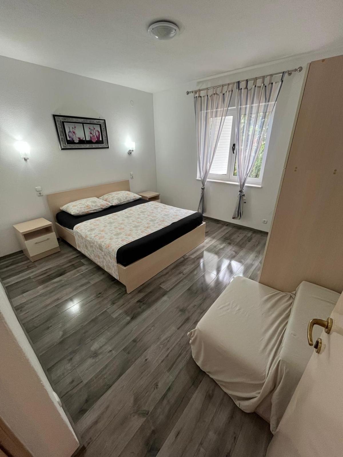 Apartmani Ana Juricev Vodice Esterno foto