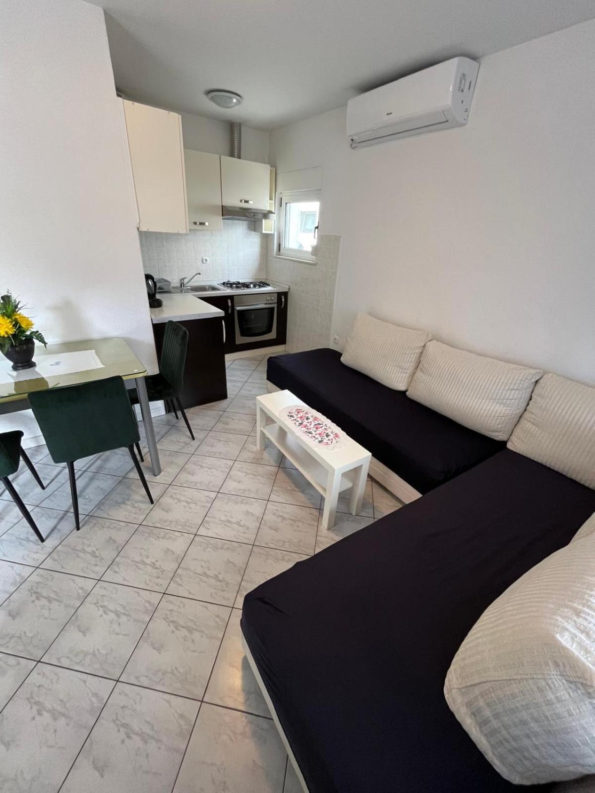 Apartmani Ana Juricev Vodice Esterno foto