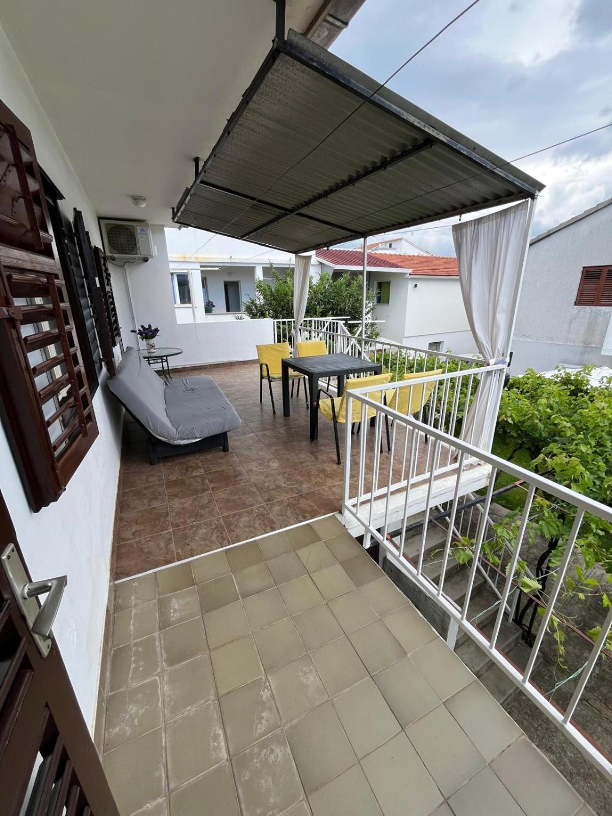 Apartmani Ana Juricev Vodice Esterno foto