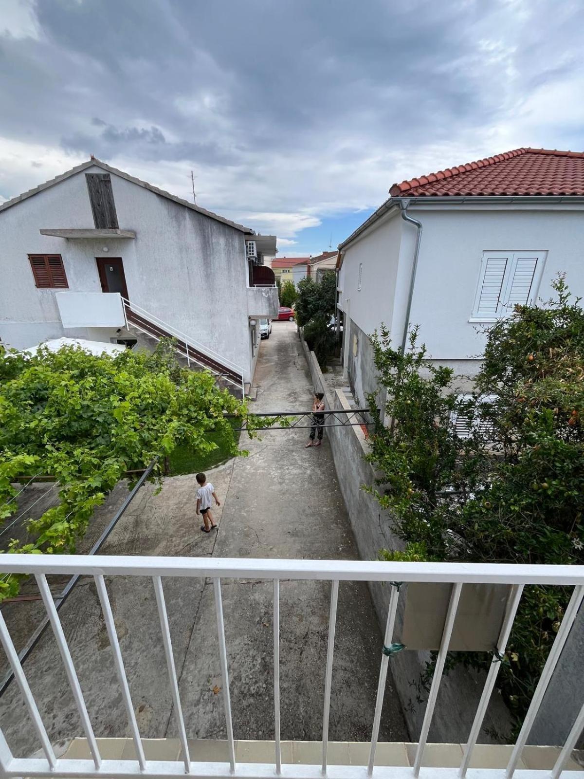 Apartmani Ana Juricev Vodice Esterno foto