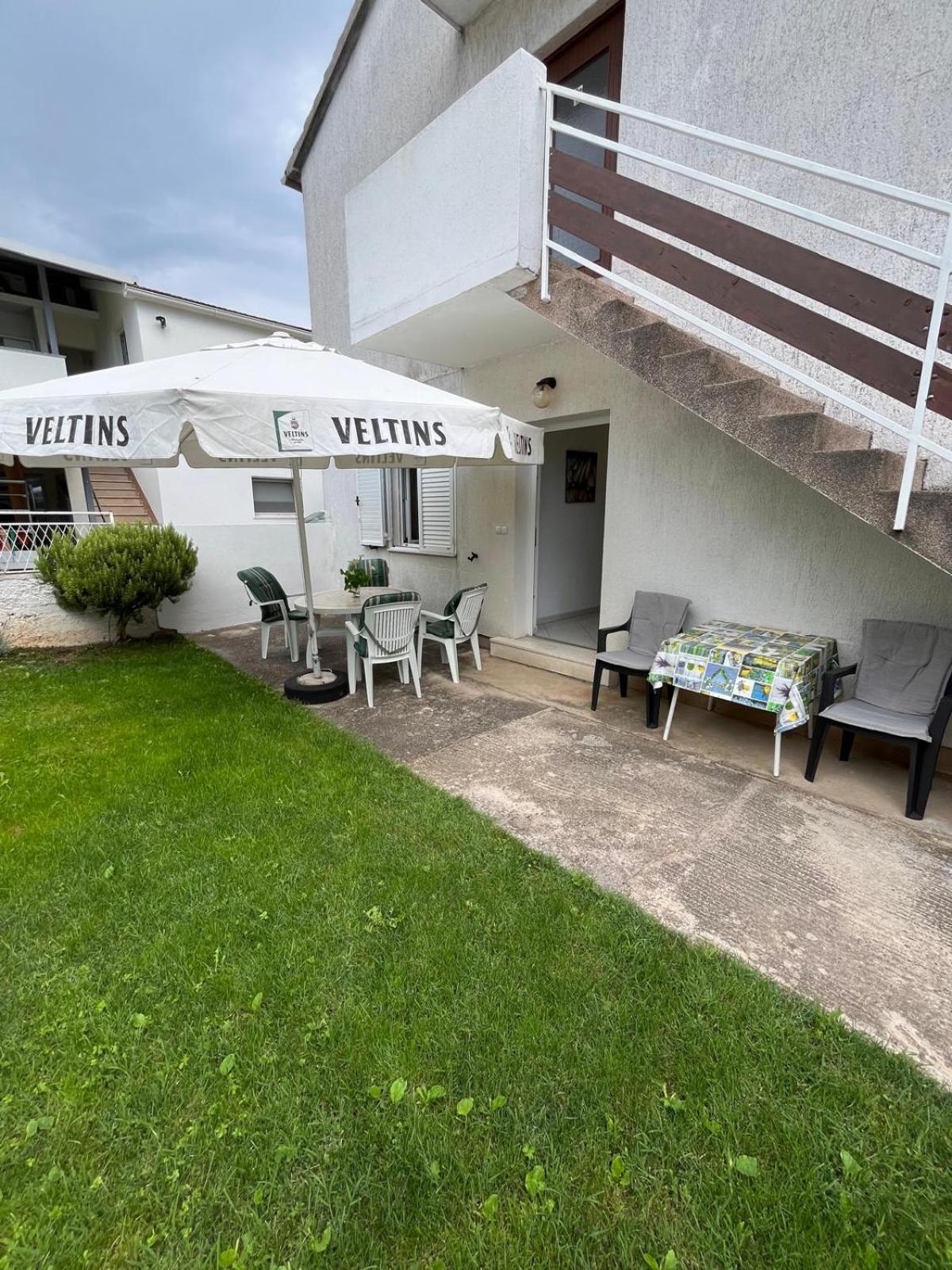 Apartmani Ana Juricev Vodice Esterno foto