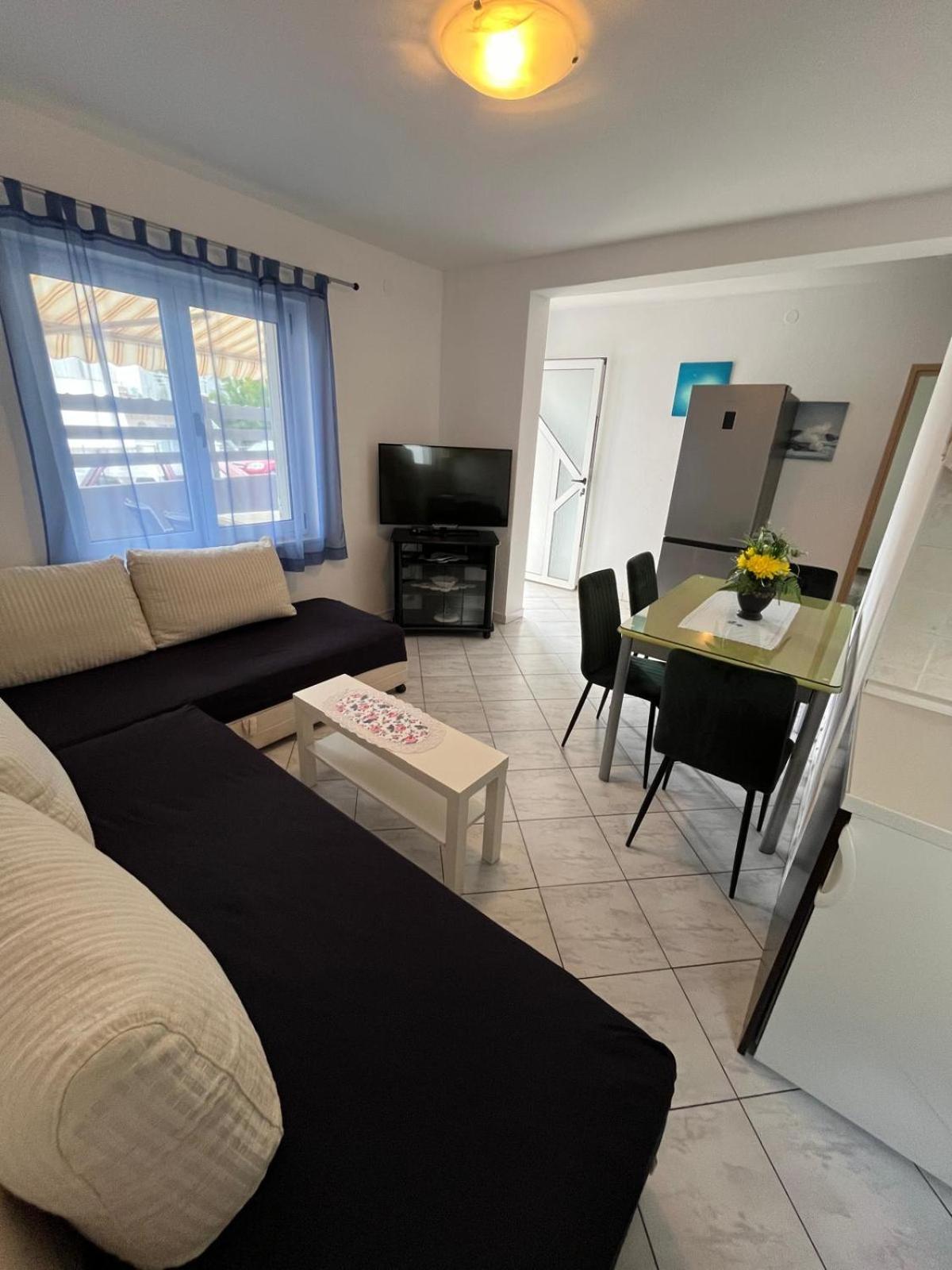 Apartmani Ana Juricev Vodice Esterno foto