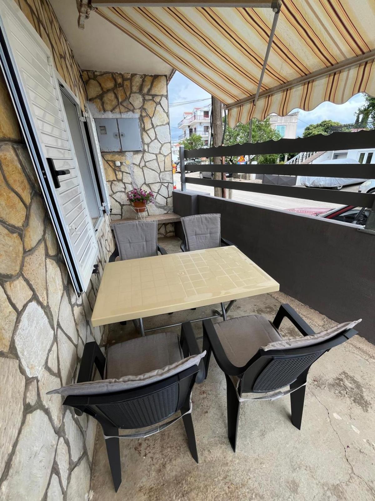 Apartmani Ana Juricev Vodice Esterno foto
