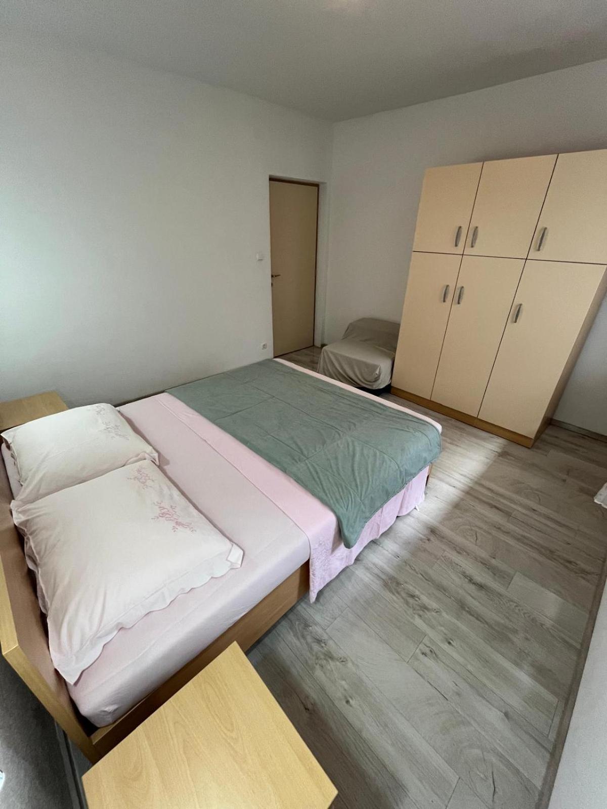 Apartmani Ana Juricev Vodice Esterno foto