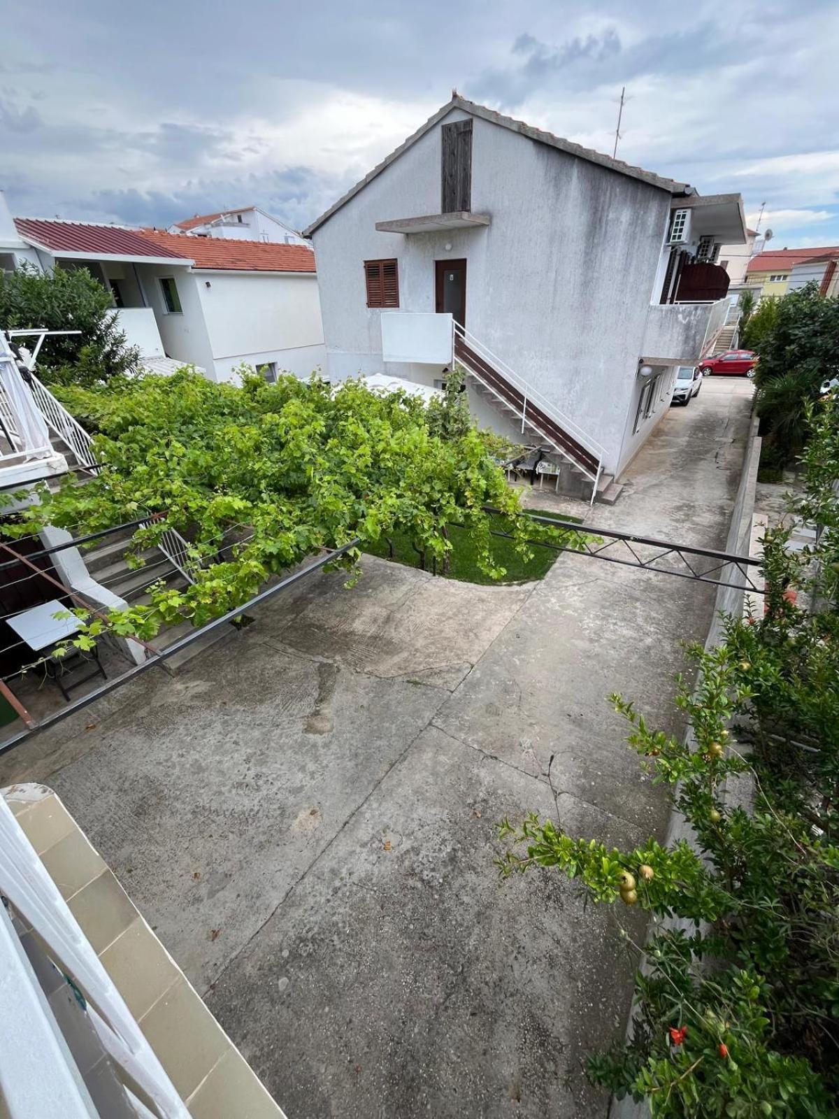 Apartmani Ana Juricev Vodice Esterno foto