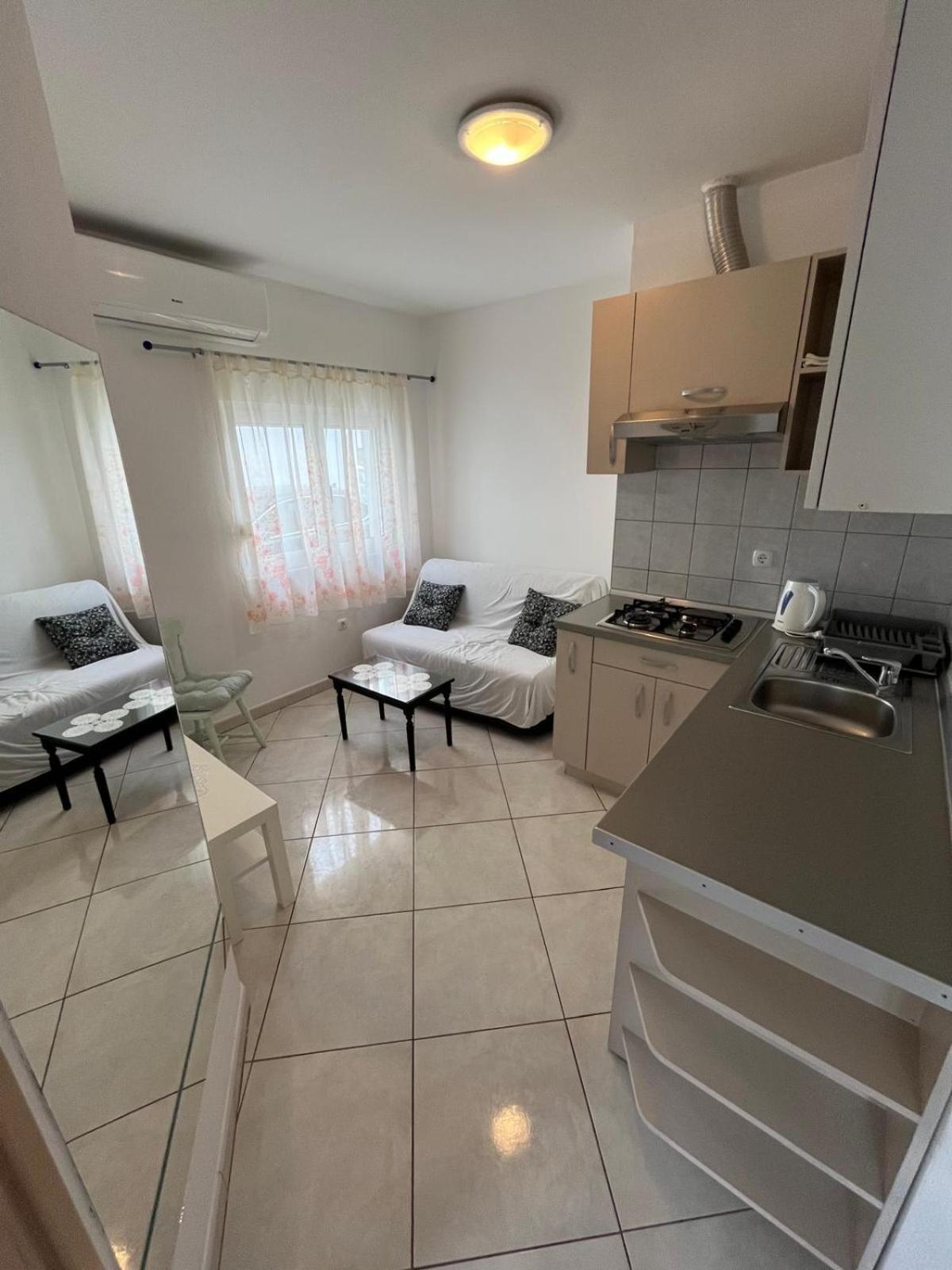 Apartmani Ana Juricev Vodice Esterno foto