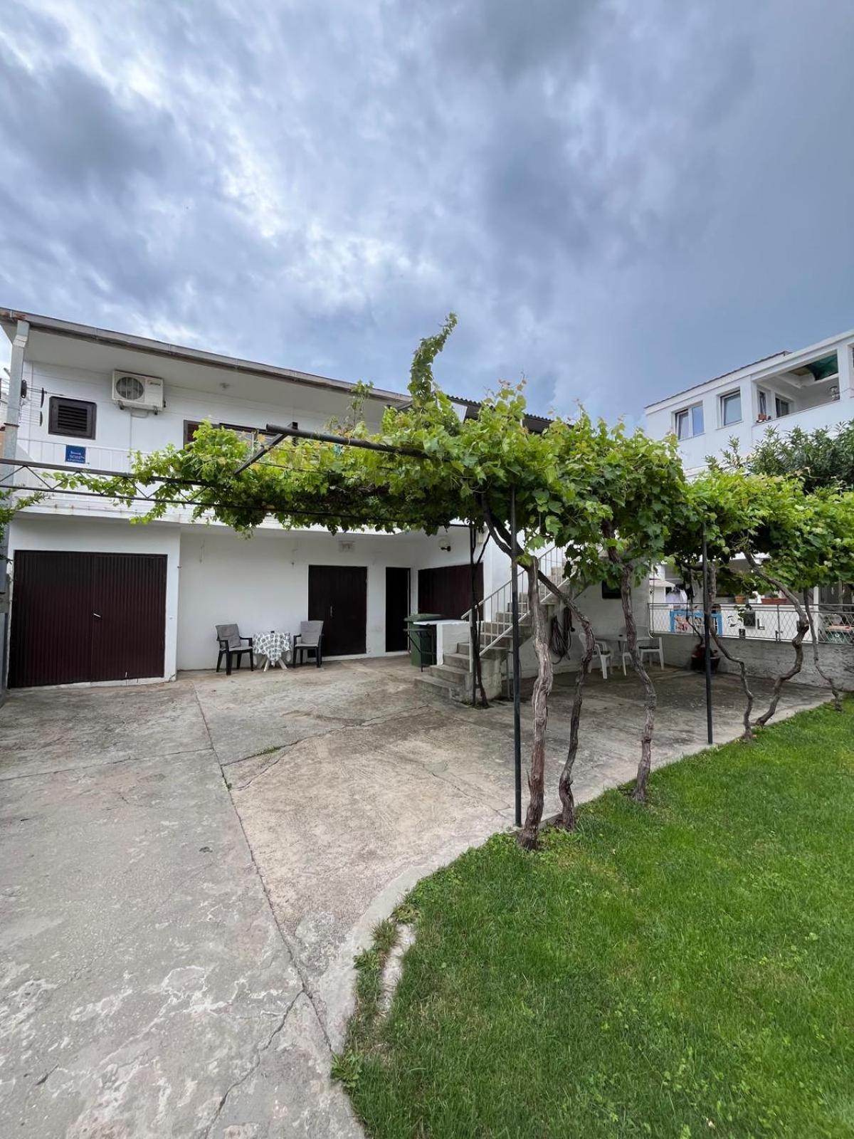 Apartmani Ana Juricev Vodice Esterno foto
