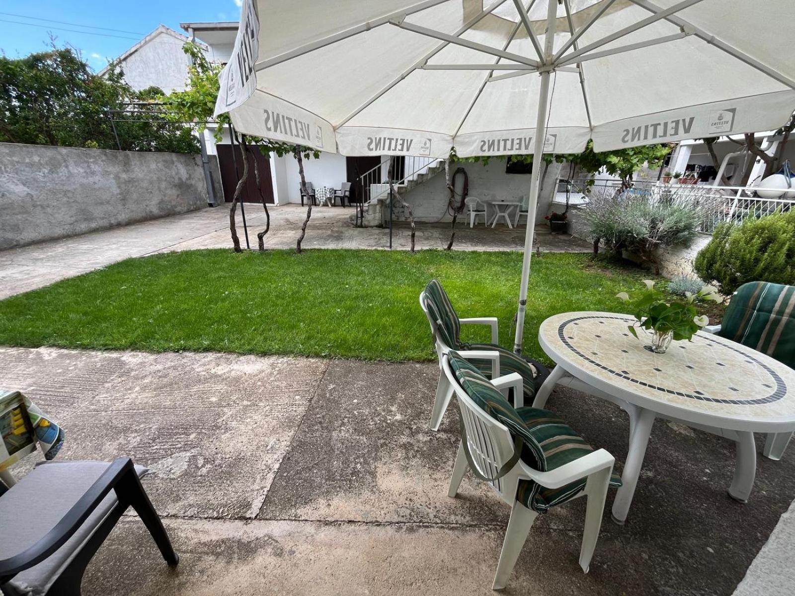 Apartmani Ana Juricev Vodice Esterno foto